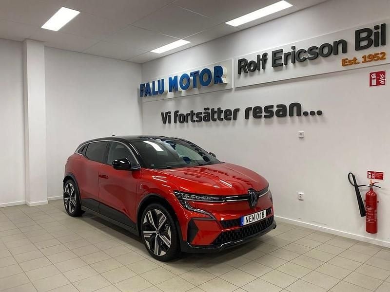 Röd Begagnad 2023 Renault Mégane IV Iconic Halvkombi | 359 500 kr - Bild 1/4