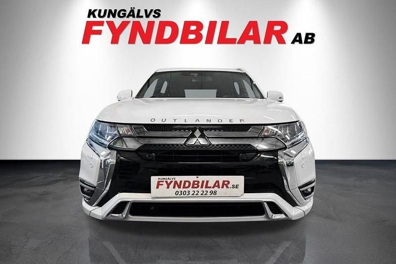 Begagnad Mitsubishi Outlander 305 HK (224 kW) 2020 Vit SUV
