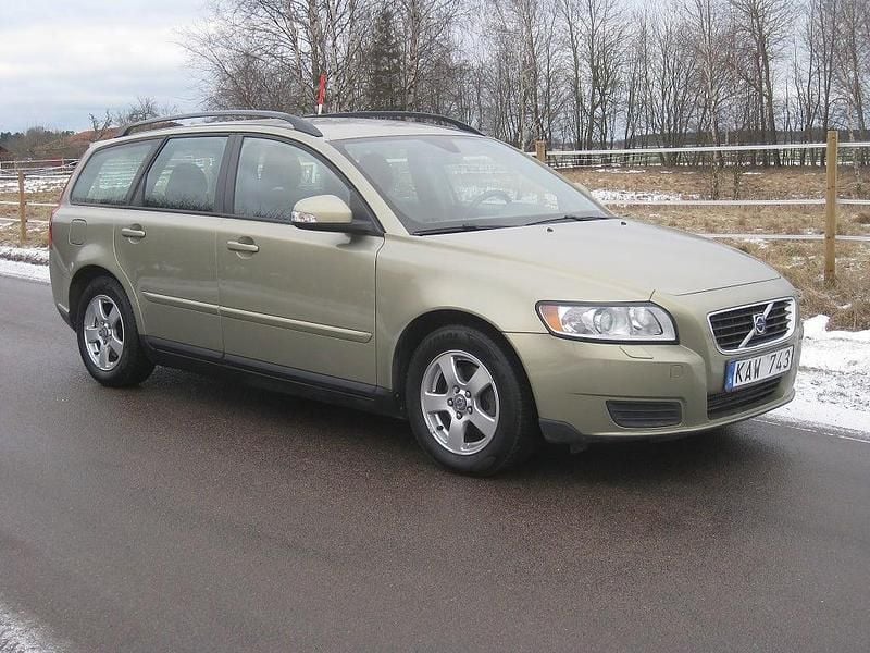 Grön Begagnad 2009 Volvo V50 Kinetic Kombi | 34 500 kr (Bra pris) - Bild 1/4