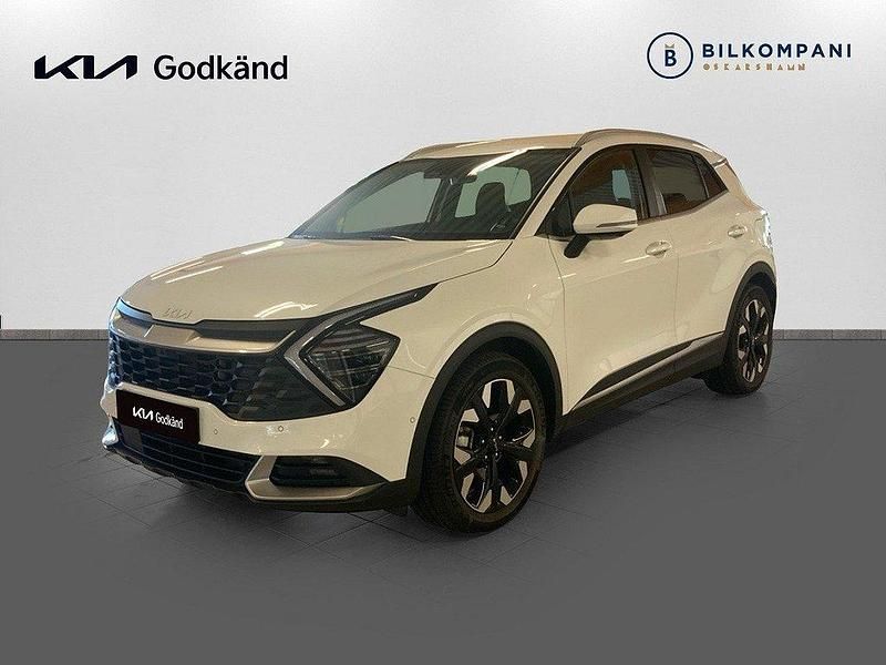 Vit Begagnad 2024 Kia Sportage Advance SUV | 394 800 kr (Marknadspris) - Bild 1/4