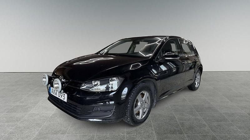 Svart Begagnad 2016 VW Golf VII Halvkombi | 98 500 kr (Bra pris) - Bild 1/4