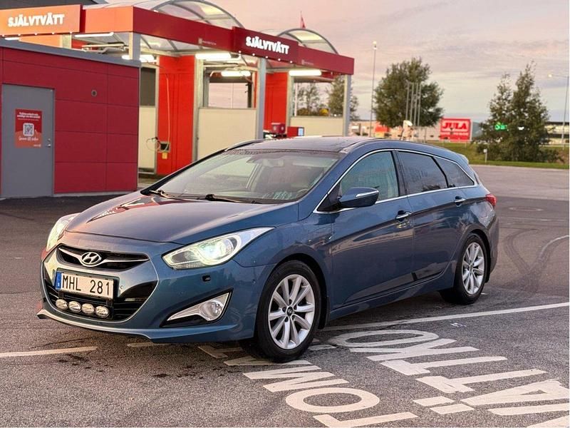 Blå Begagnad 2012 Hyundai i40 Kombi | 60 000 kr (Marknadspris) - Bild 1/4