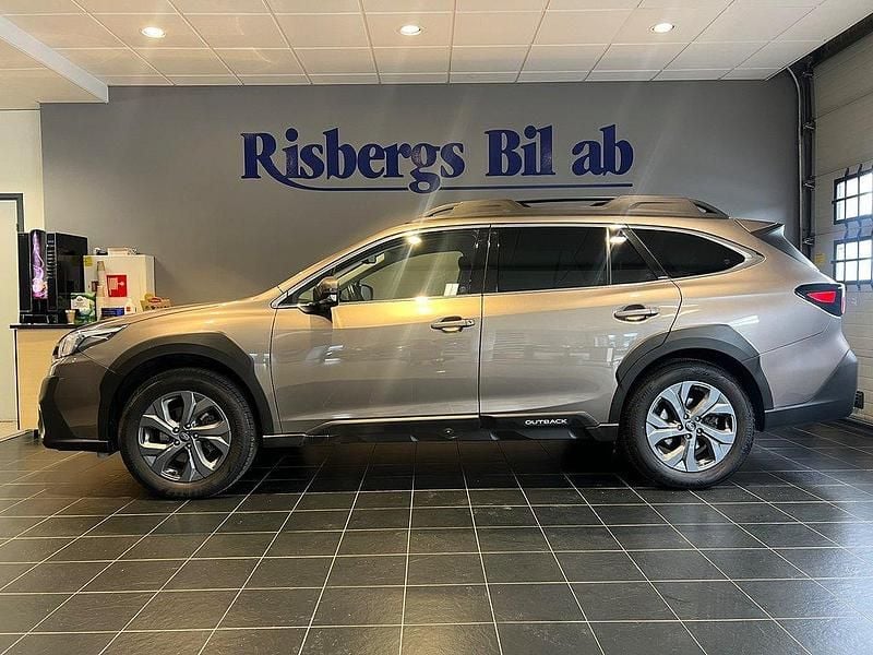 Ljusbrun Begagnad 2022 Subaru Outback SUV | 349 900 kr (Bra pris) - Bild 1/4