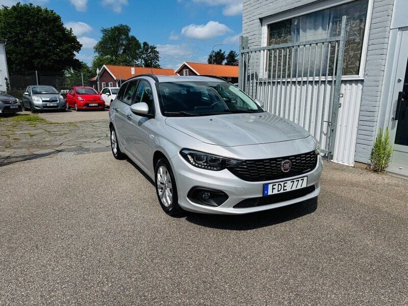 Grå Begagnad 2017 Fiat Tipo Lounge Kombi | 99 900 kr (Lite dyr) - Bild 1/4