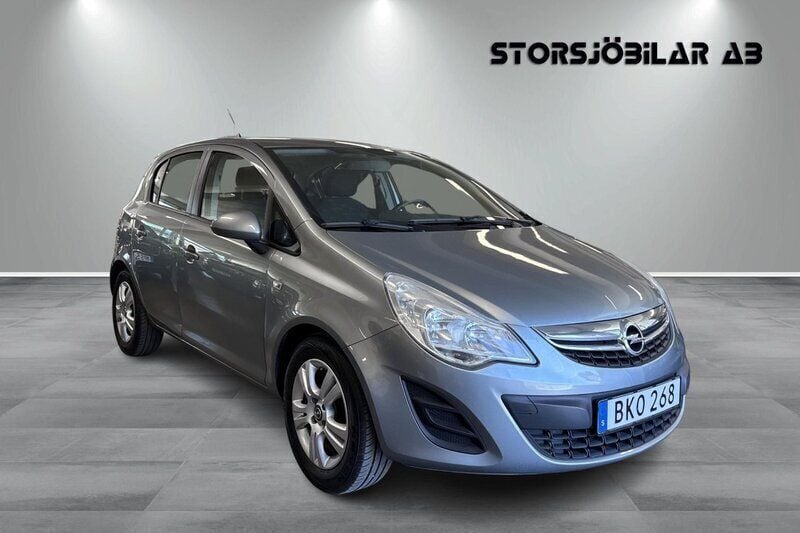 Grå Begagnad 2013 Opel Corsa Enjoy Halvkombi | 49 000 kr (Marknadspris) - Bild 1/4