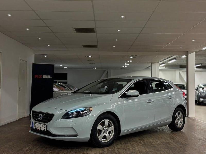 Blå Begagnad 2013 Volvo V40 Summum Kombi | 89 900 kr (Marknadspris) - Bild 1/3