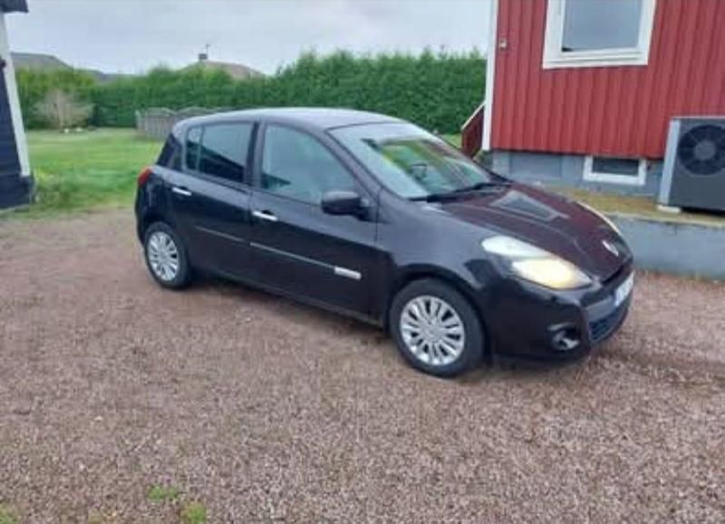 Begagnad 2011 Renault Clio II | 29 900 kr (Lite dyr) - Bild 1/3