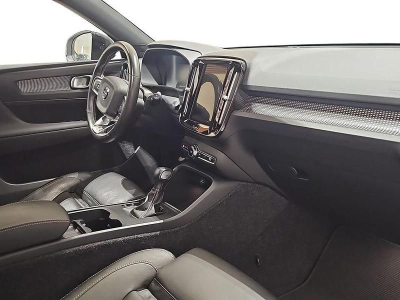 Begagnad Volvo XC40 R-Design 165 HK (121 kW) 2020 Vit SUV