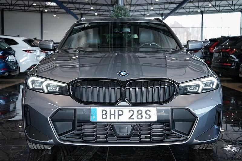 Begagnad BMW 330e M Sport 184 HK (135 kW) 2022 Grå Kombi