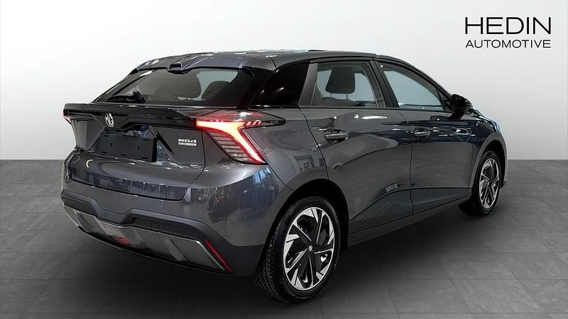 Begagnad MG MG4 EV 125 kW (170 HK) 2024 Grå Halvkombi