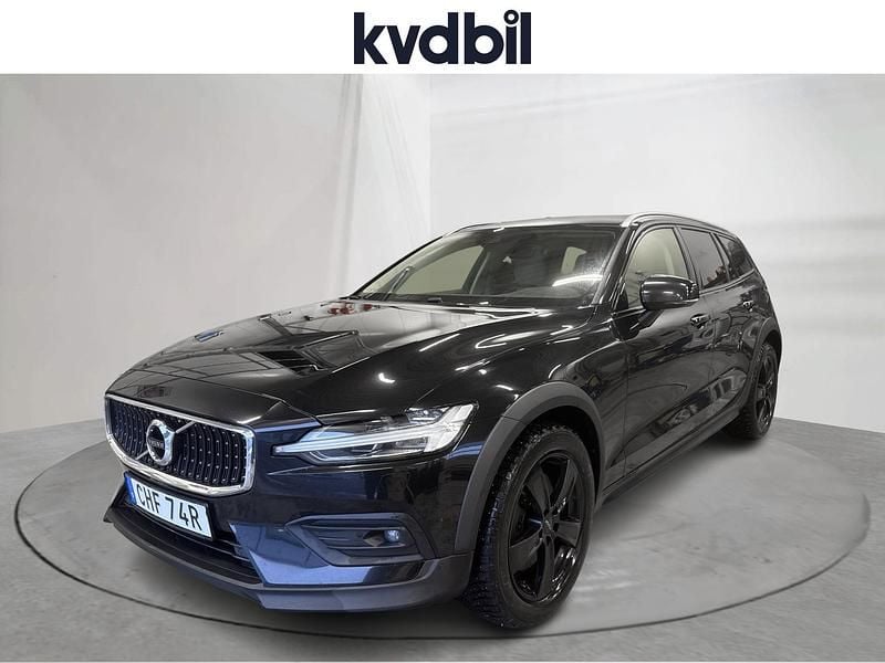 Svart Begagnad 2021 Volvo V60 CC Kombi | 229 000 kr (Superpris) - Bild 1/3