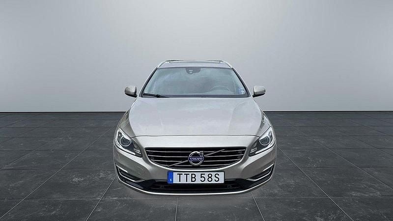 Grå Begagnad 2014 Volvo V60 Summum Kombi | 114 900 kr (Bra pris) - Bild 1/4