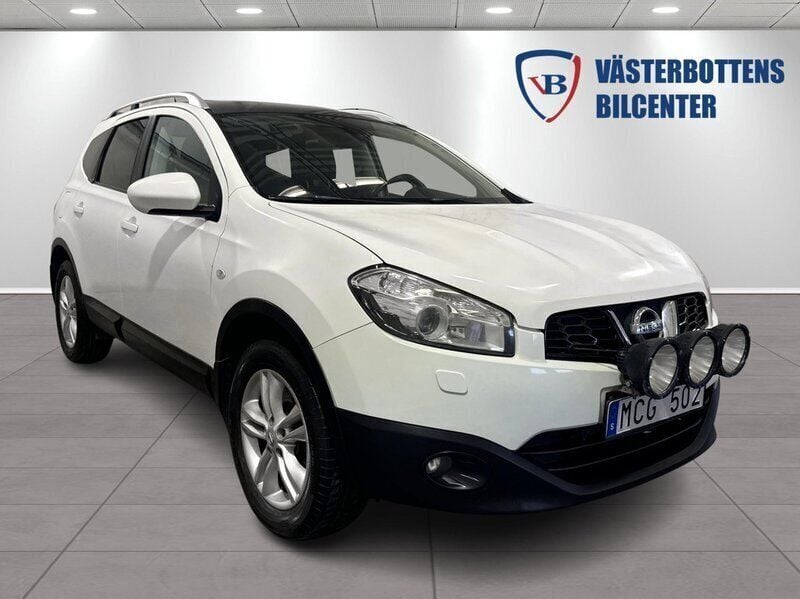 Vit Begagnad 2012 Nissan Qashqai +2 SUV | 44 900 kr (Marknadspris) - Bild 1/4