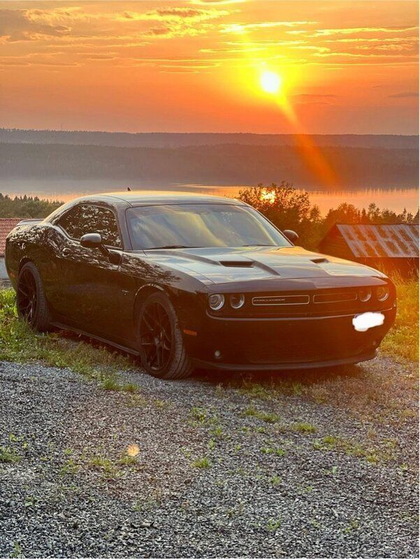 Svart Begagnad 2015 Dodge Challenger Sportkupé | 319 000 kr - Bild 1/2