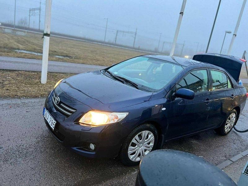 Blå Begagnad 2008 Toyota Corolla Sedan | 30 000 kr - Bild 1/4