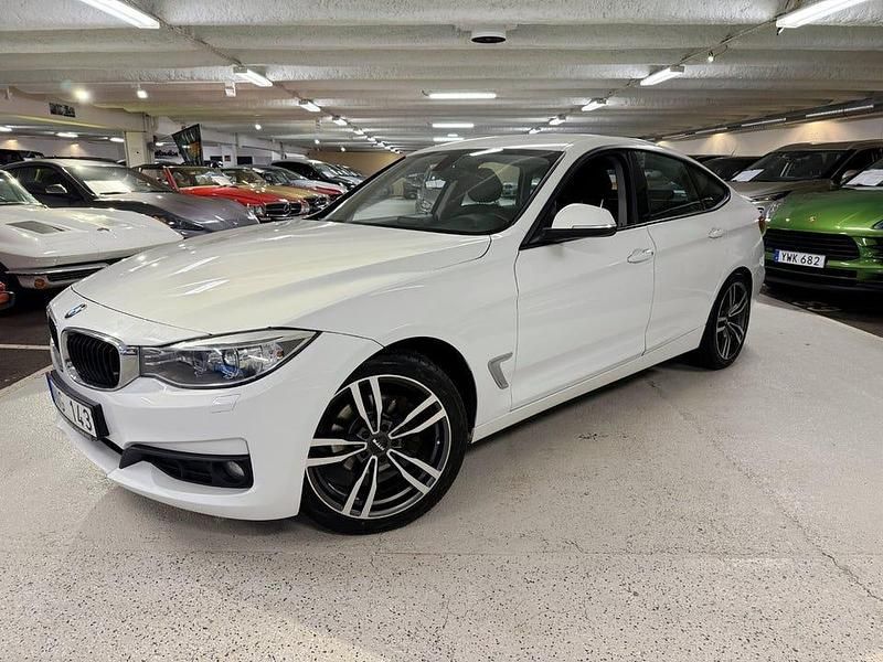 Alpinevit Begagnad 2014 BMW 320 Gran Turismo Sedan | 139 900 kr (Bra pris) - Bild 1/4