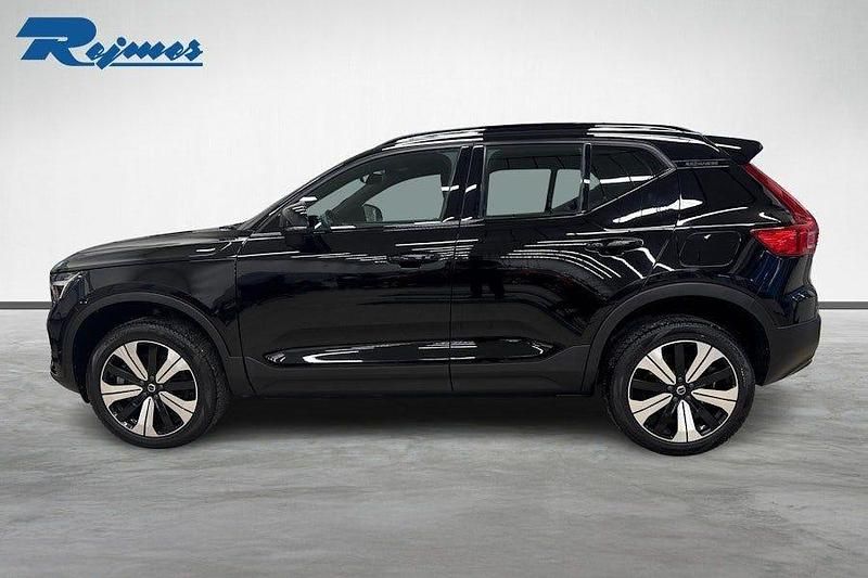 Begagnad Volvo XC40 Core 185 kW (252 HK) 2022 Svart SUV