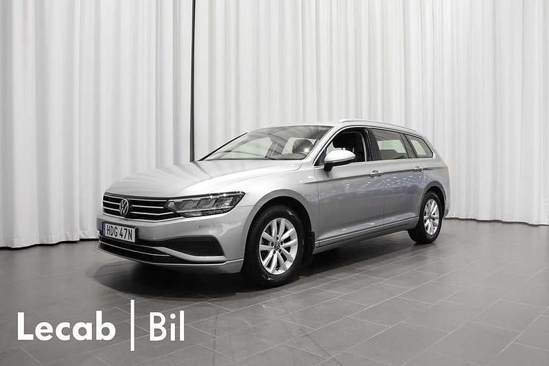Silver (pyrit silver metallic) Begagnad 2024 VW Passat Kombi | 284 500 kr (Marknadspris) - Bild 1/4