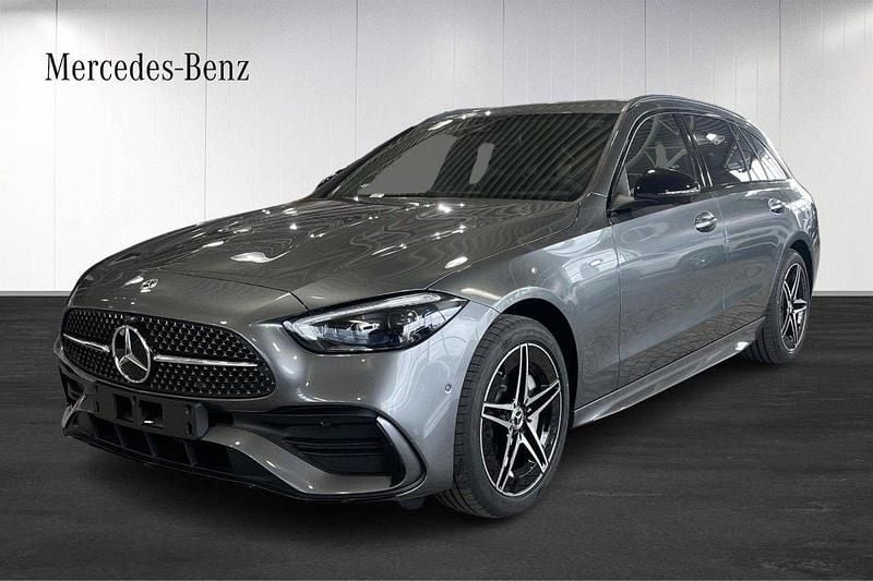 Grå (grey) Begagnad 2025 Mercedes C300e AMG Line Premium Kombi | 539 900 kr (Superpris) - Bild 1/4