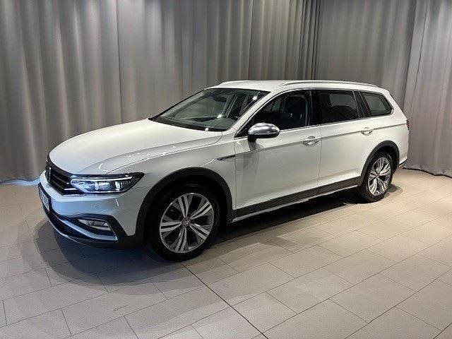 Vit Begagnad 2020 VW Passat Alltrack Kombi | 284 900 kr (Marknadspris) - Bild 1/4