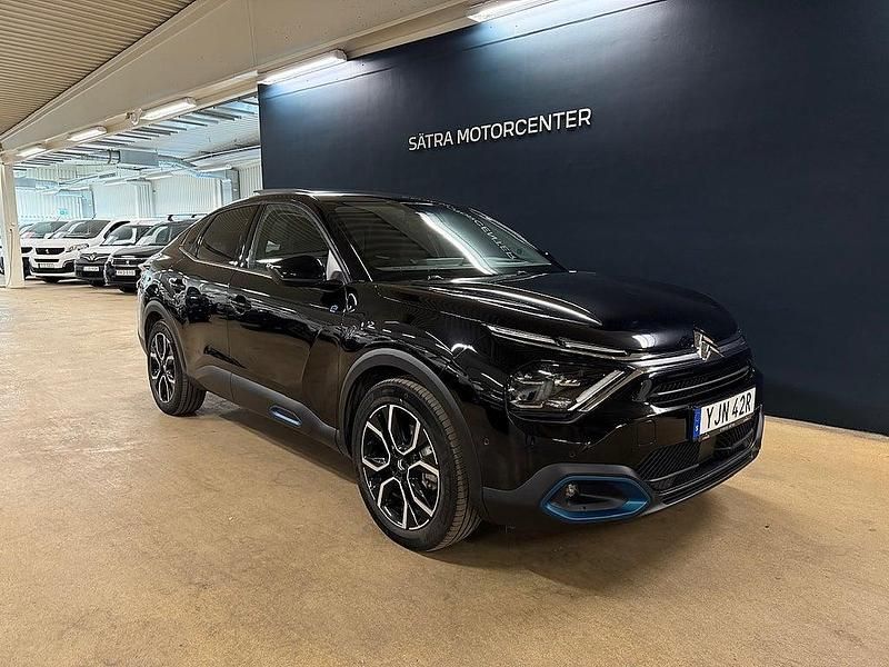 Svart Begagnad 2022 Citroën C4 X Shine SUV | 259 900 kr (Marknadspris) - Bild 1/4