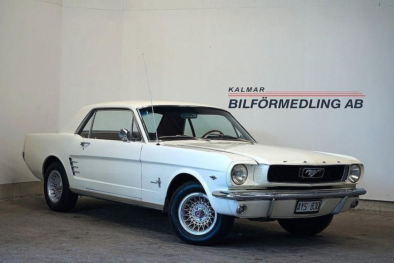 Vit Begagnad 1966 Ford Mustang Sedan | 229 000 kr - Bild 1/4
