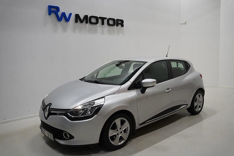 Begagnad Renault Clio IV 90 HK (66 kW) 2013 Silver Halvkombi