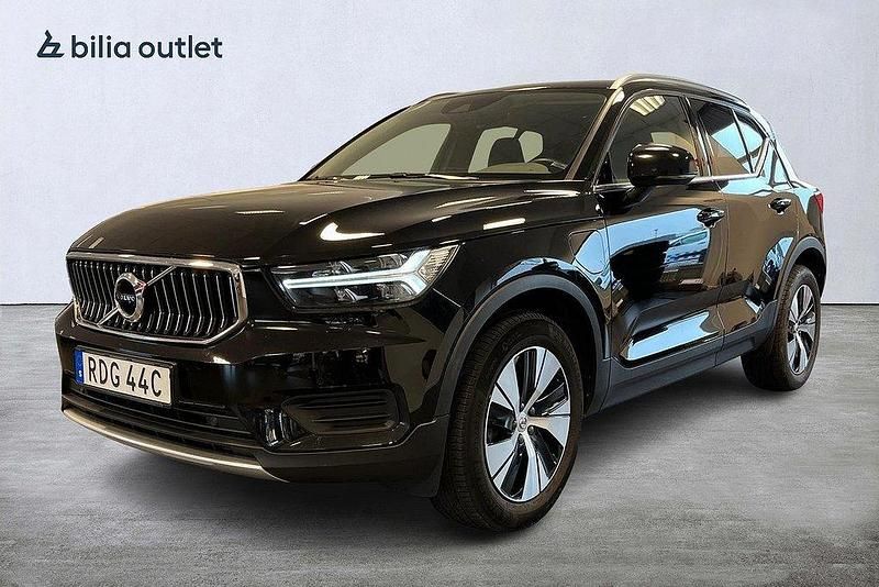 Svart Begagnad 2021 Volvo XC40 Momentum SUV | 289 900 kr (Marknadspris) - Bild 1/3