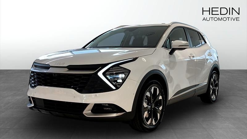 Vit (white) Ny 2025 Kia Sportage Advance SUV | 444 000 kr (Bra pris) - Bild 1/4