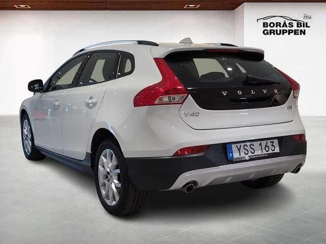 Begagnad Volvo V40 CC Business Edition 151 HK (111 kW) 2018 Vit Kombi