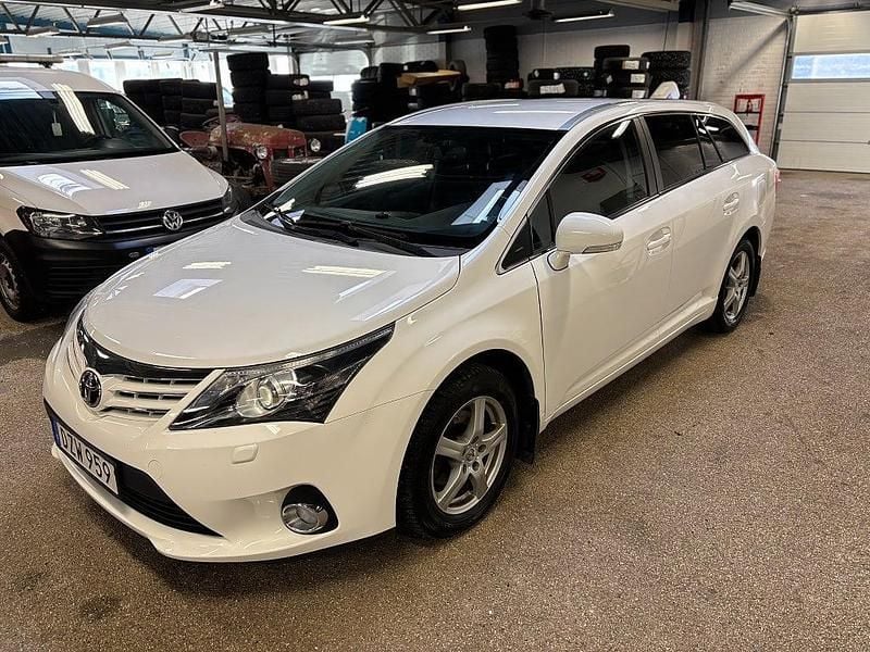 Vit Begagnad 2014 Toyota Avensis Edition Kombi | 109 000 kr (Marknadspris) - Bild 1/4