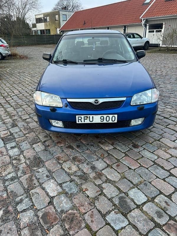 Begagnad 2000 Mazda 323F Halvkombi | 13 900 kr - Bild 1/4
