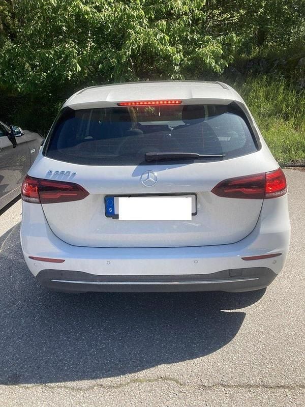 Vit Begagnad 2021 Mercedes B250e Style Minibuss | 289 000 kr (Marknadspris) - Bild 1/3