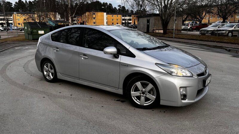 Silver Begagnad 2010 Toyota Prius Halvkombi | 79 000 kr (Marknadspris) - Bild 1/4