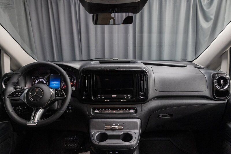 Silver Ny 2025 Mercedes Vito Minibuss | 668 750 kr (Dyr) - Bild 1/4