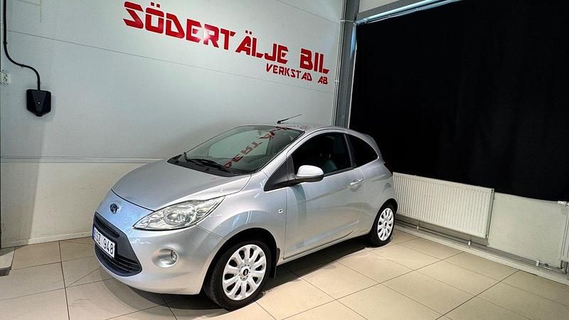 Grå Begagnad 2010 Ford Ka Titanium Halvkombi | 26 900 kr (Bra pris) - Bild 1/4