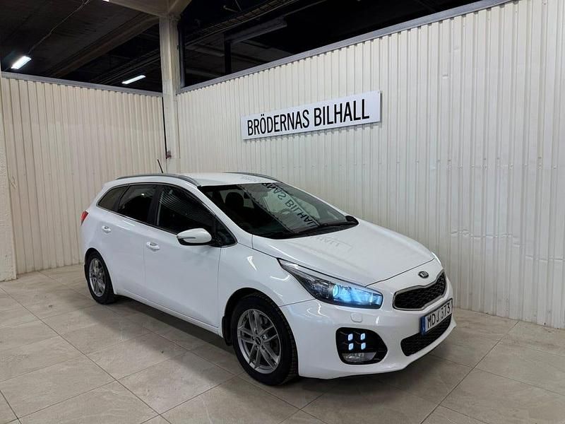 Vit Begagnad 2015 Kia Ceed Sportswagon GT-Line Kombi | 94 900 kr (Marknadspris) - Bild 1/4