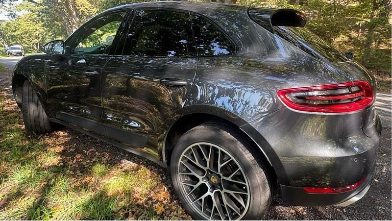 Begagnad 2017 Porsche Macan SUV | 343 000 kr (Marknadspris) - Bild 1/4