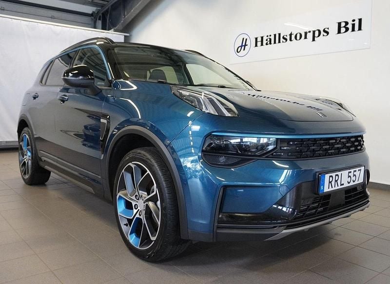Blå Begagnad 2022 Lynk & Co 01 SUV | 289 900 kr (Marknadspris) - Bild 1/4