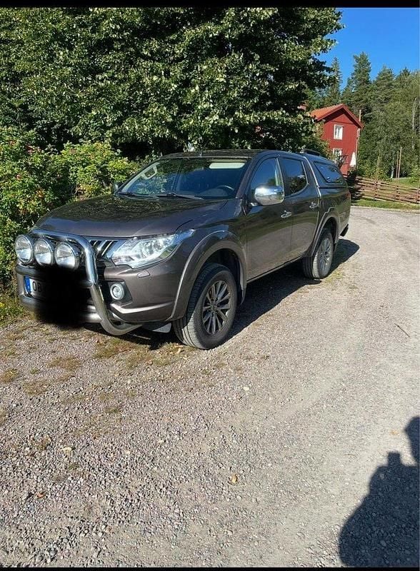 Brun Begagnad 2016 Mitsubishi L200 Pickup | 189 900 kr (Marknadspris) - Bild 1/2