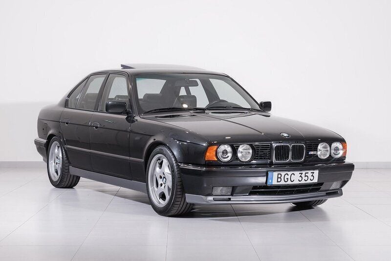 Svart Begagnad 1994 BMW M5 Sedan | 599 900 kr - Bild 1/4