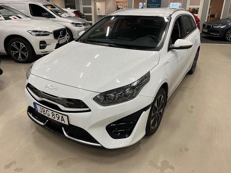Vit Begagnad 2022 Kia Ceed Sportswagon Advance Kombi | 209 000 kr (Bra pris) - Bild 1/4