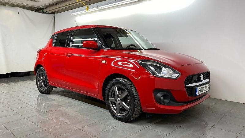 Begagnad Suzuki Swift 83 HK (61 kW) 2022 Röd Halvkombi