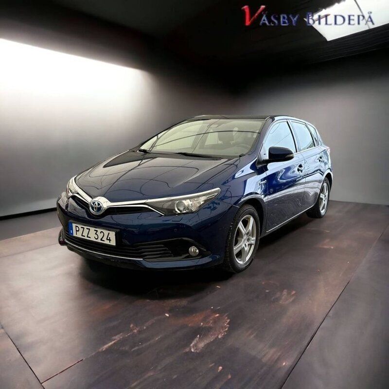 Mörkblå Begagnad 2017 Toyota Auris Hybrid Halvkombi | 169 000 kr (Marknadspris) - Bild 1/4