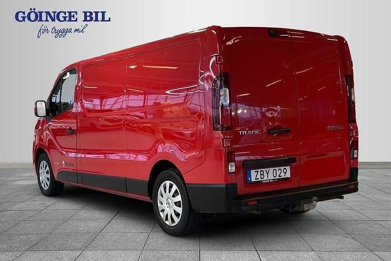 Begagnad Renault Trafic 147 HK (108 kW) 2018 Röd Minibuss