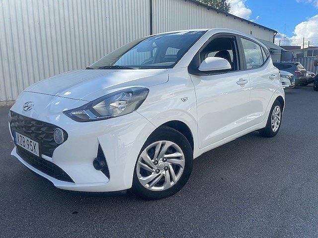 Vit Begagnad 2022 Hyundai i10 Essential Halvkombi | 144 500 kr - Bild 1/4