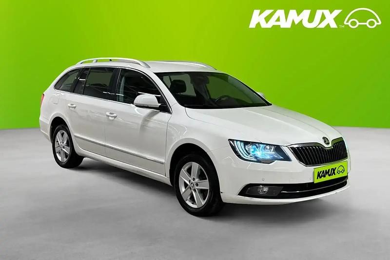 Vit Begagnad 2015 Skoda Superb Elegance Kombi | 148 900 kr (Superpris) - Bild 1/4