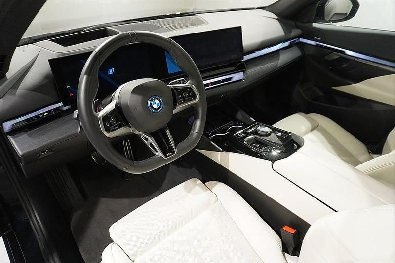 Begagnad BMW i5 M Sport 289 kW (394 HK) 2024 Svart Sedan