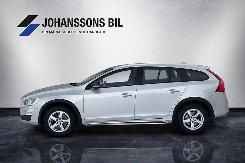 Begagnad Volvo V60 CC Summum 190 HK (139 kW) 2016 Brun Kombi
