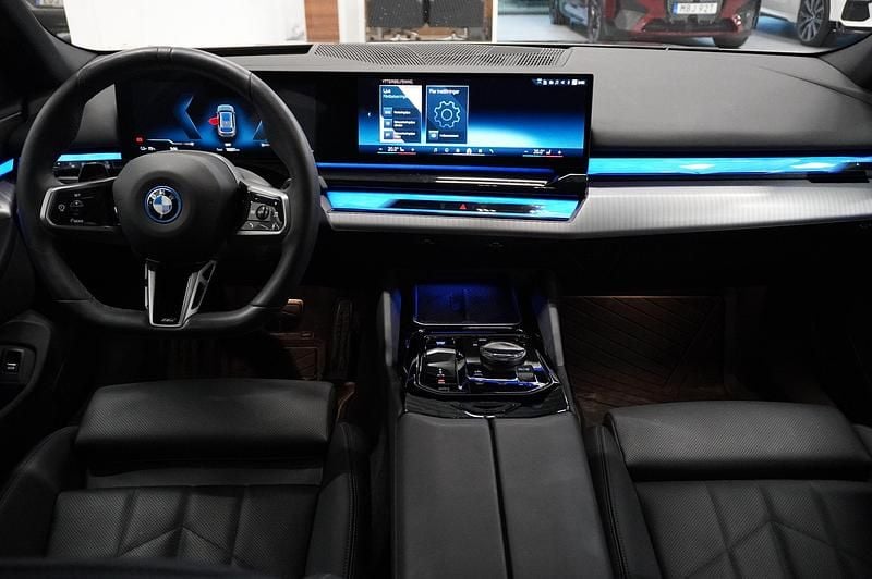 Begagnad BMW i5 Comfort Edition 250 kW (340 HK) 2025 Grå Kombi